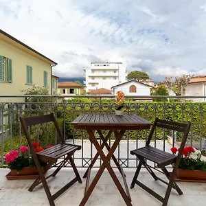 Vacation With 3 Separate And Private Parking Marina di Pietrasanta